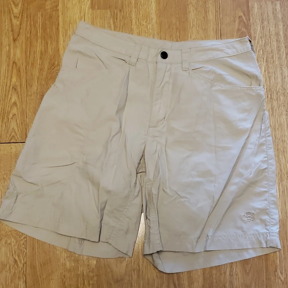 Mountain hardware khaki hiking shorts sz 6